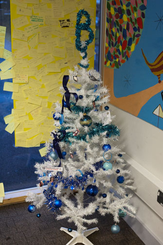 tree decorating comp12b