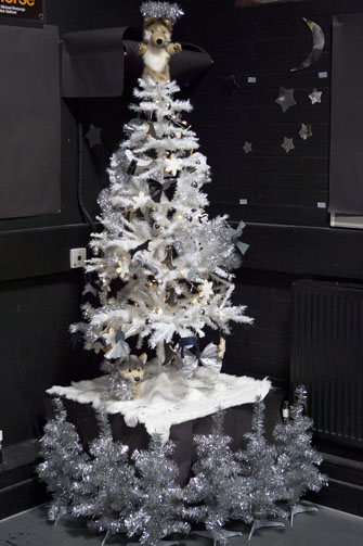tree decorating comp12h