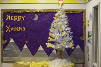 tree decorating comp12n